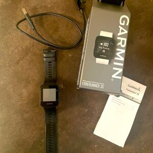 Garmin Forerunner 35 in black. Preowned in nice condition.